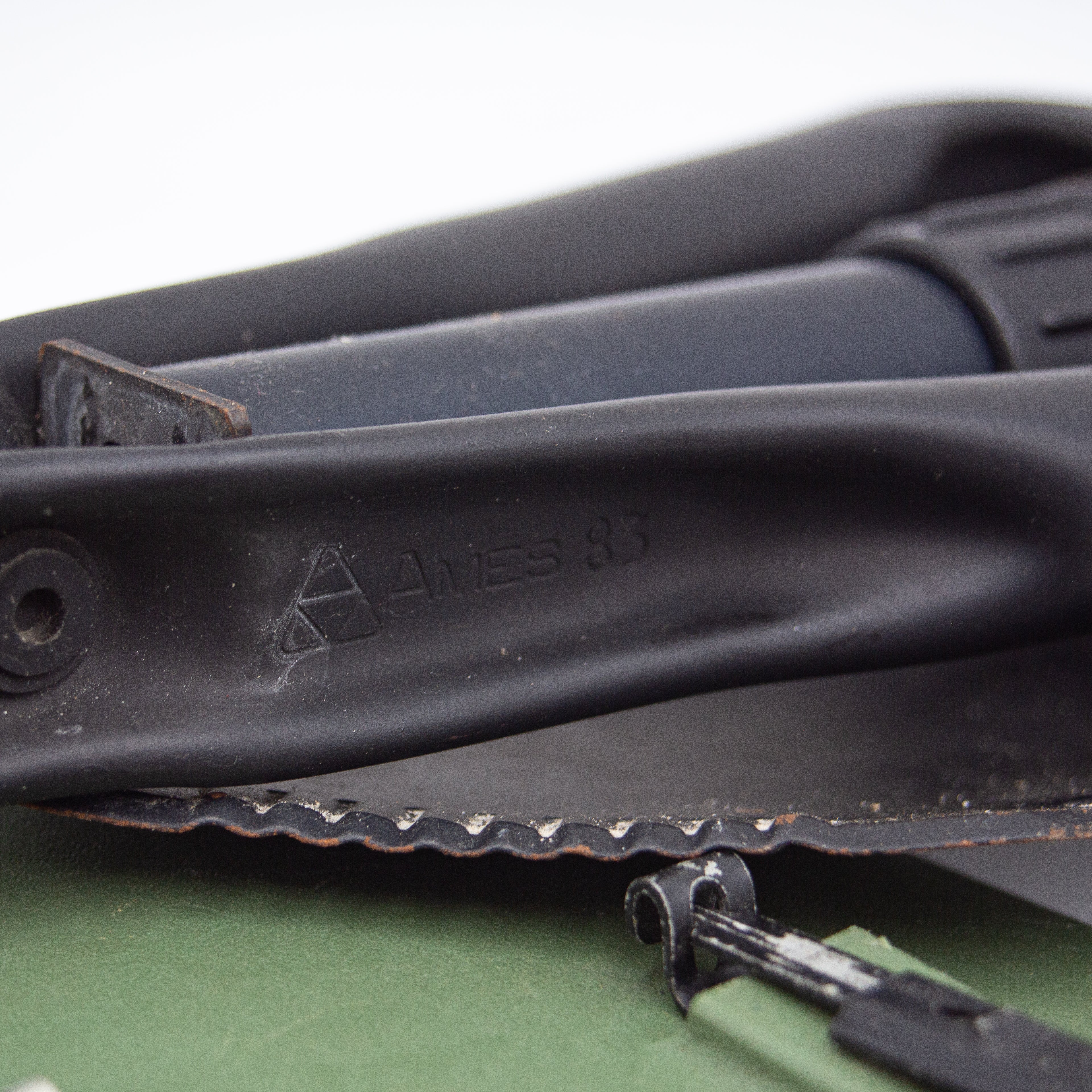 1980s Genuine US Army Tri-Fold Entrenching Tool (E-Tool) Shovel - Image 3